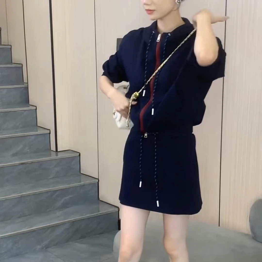 2024秋季新款百搭洋气气质时尚显瘦减龄韩版（上衣+裙子）两件套