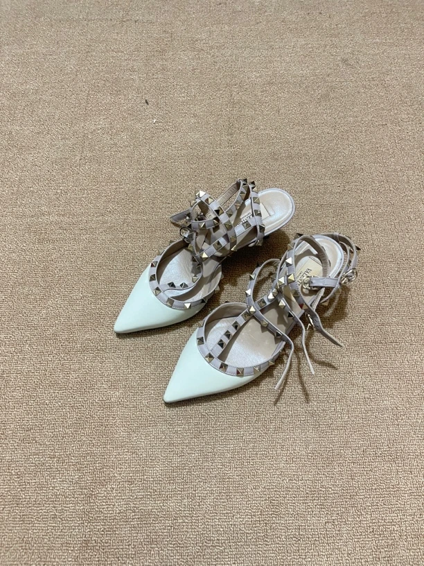 Valentino华伦天奴裸色三环高跟鞋 37.5码