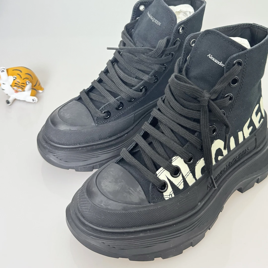 95新 Alexander McQueen/亚历山大·麦昆 35码麦昆马丁靴涂鸦95新