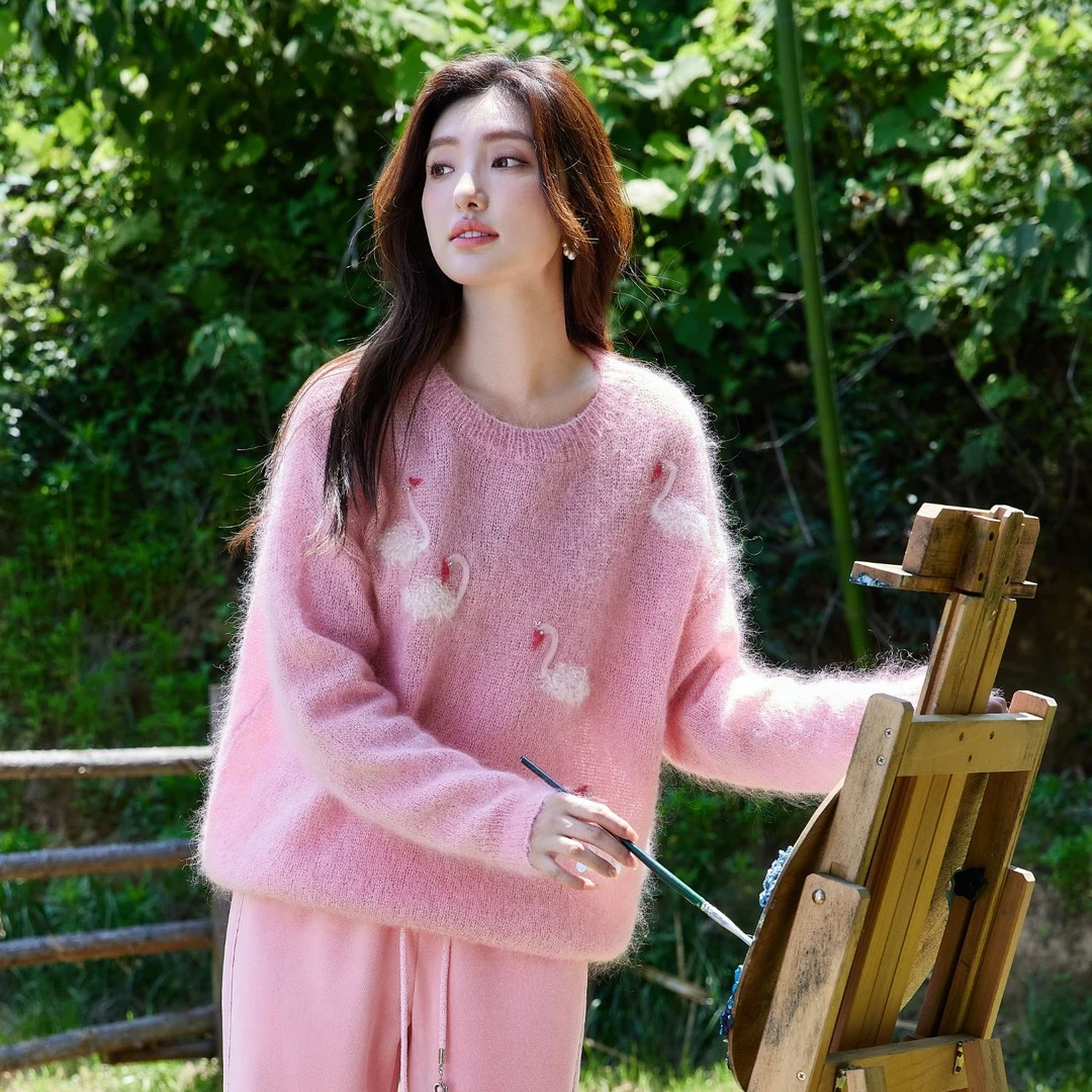 【诗语粉丝专享】芭依璐立体手工钉装饰圆领毛衣88S0016