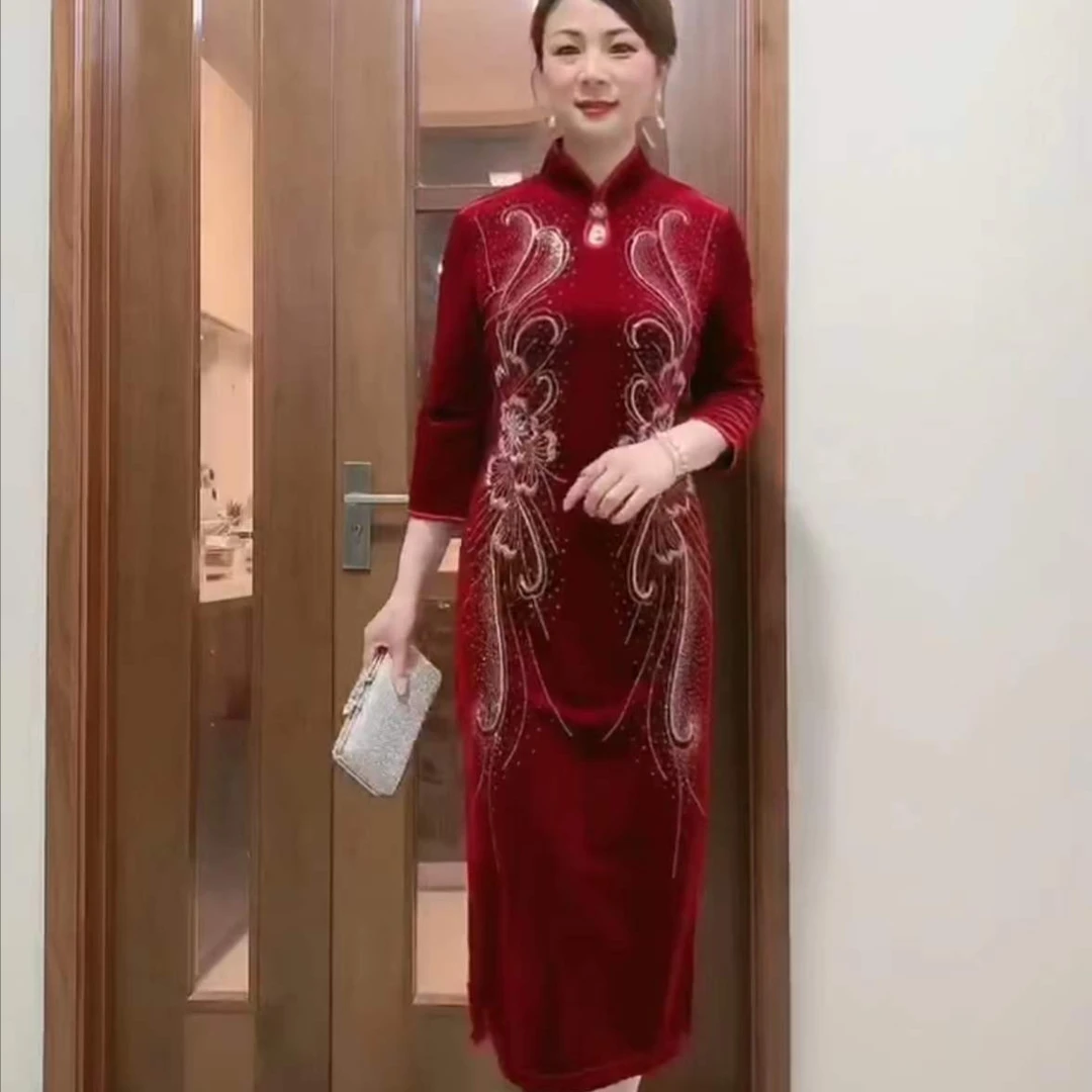 3122款春秋新款金丝绒长款手工串珠婚宴礼服连衣裙改良旗袍妈妈装