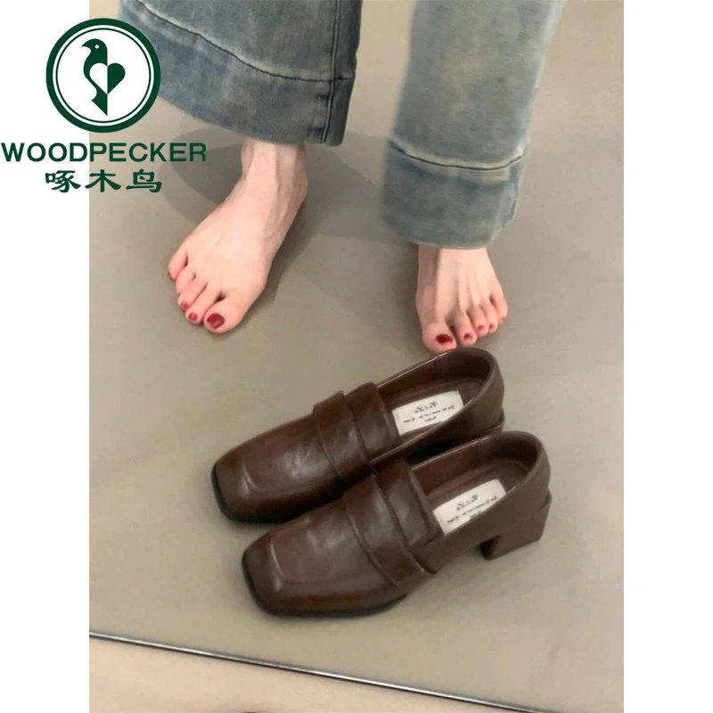 啄木鸟复古方头小皮鞋女秋季粗跟浅口英伦风乐福鞋一脚蹬高跟单鞋