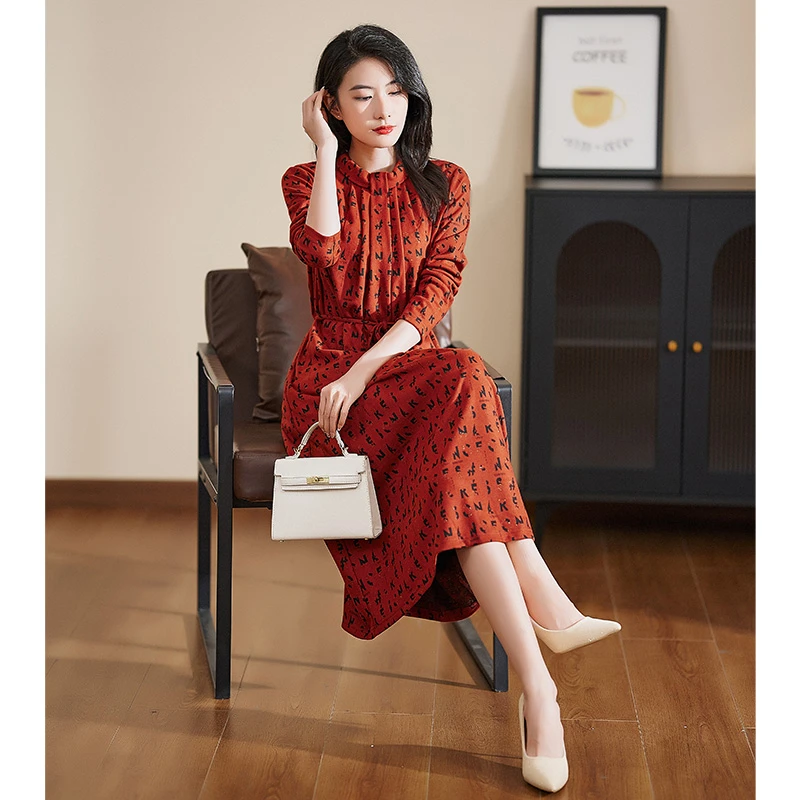 迪欧芙2025秋季新款复古桔红色收腰显瘦长袖女装连衣裙#QLQ17262