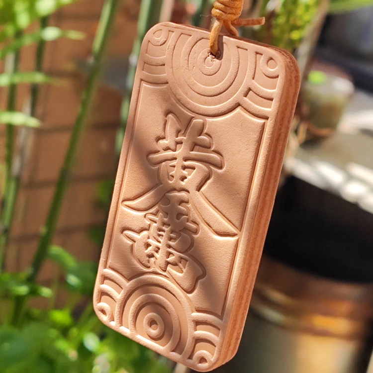 手工制作头层树膏皮真皮钥匙挂件可爱小礼物包包挂饰书签汽车挂件