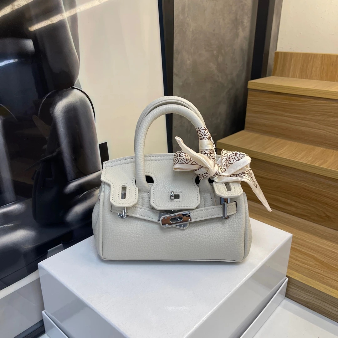 【带礼盒】2024新款定制新款时尚百搭单肩包 ins 网红斜挎包 (A081)