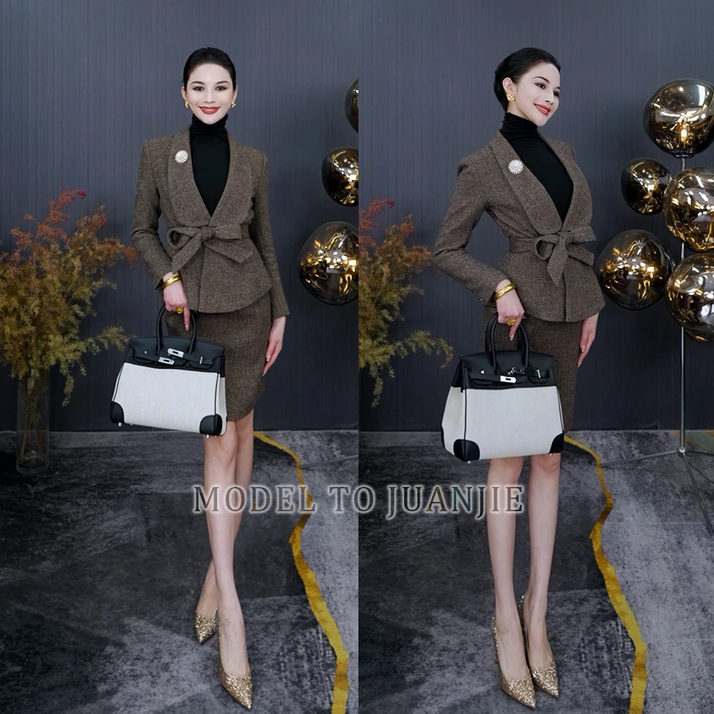 冬季高定显瘦气质修身名媛职业绵羊毛青果领轧带包臀裙套装1001