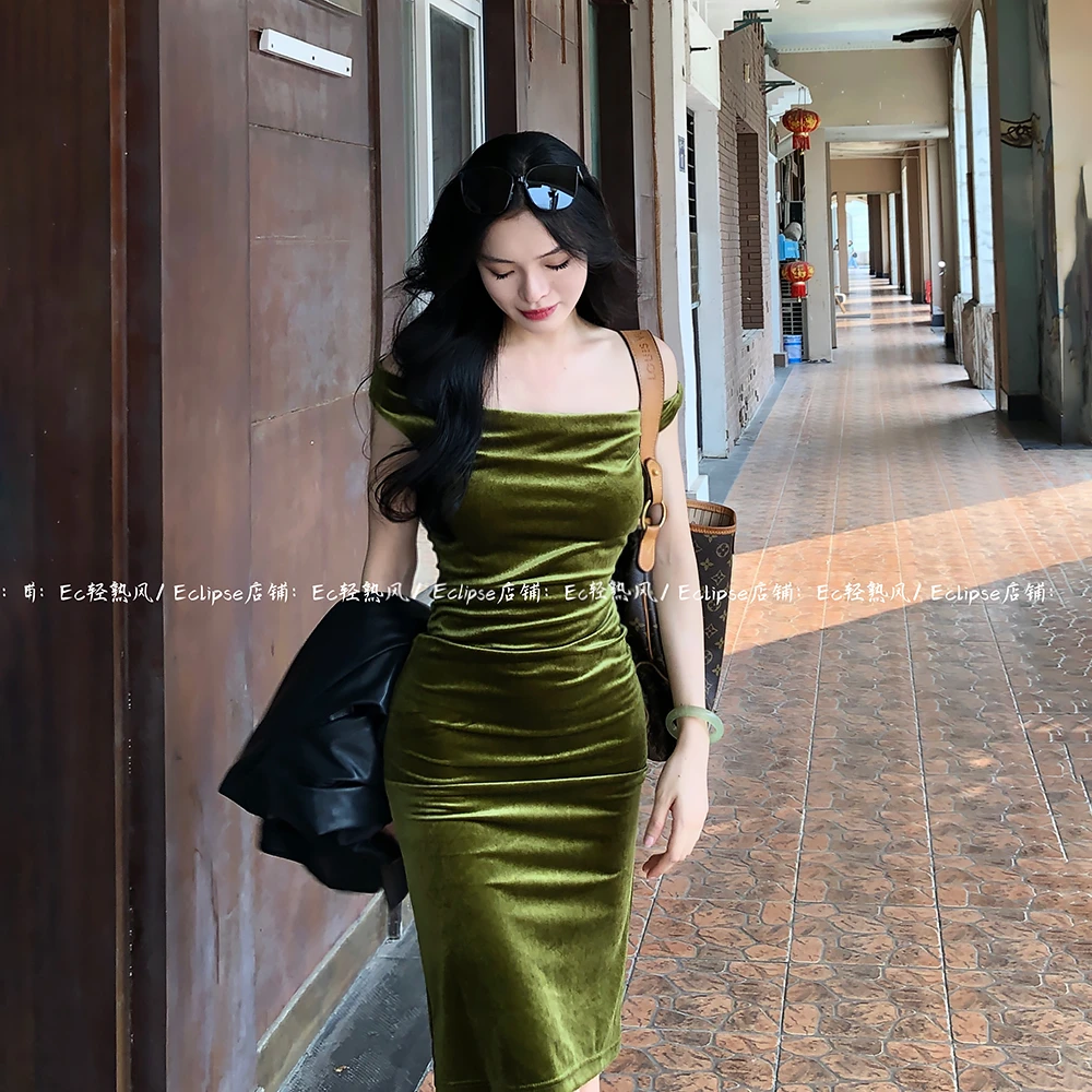 Ec轻熟风性感小众绿色复古显瘦丝绒连衣裙