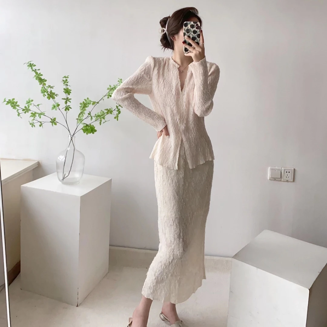 伊昕YIXIN 剪花V领上衣+半身裙套装 显瘦气质包容性很强时尚女神