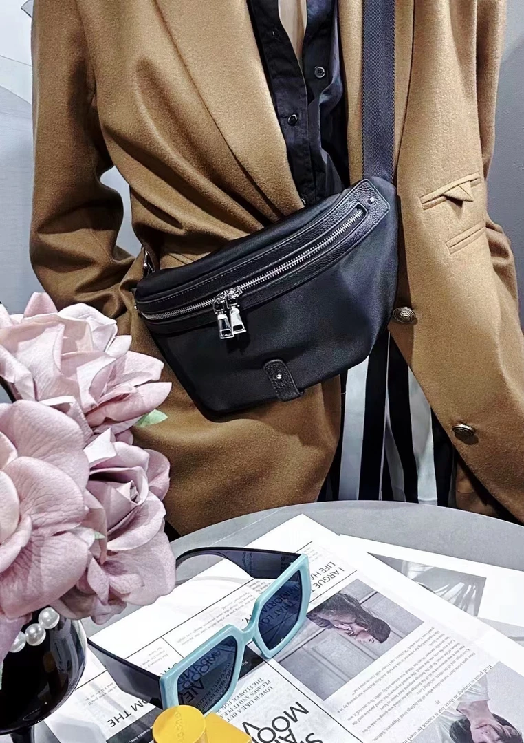 轻奢ins黑色复古韩版休闲斜挎包百搭款，简约小众多用小包单肩时尚