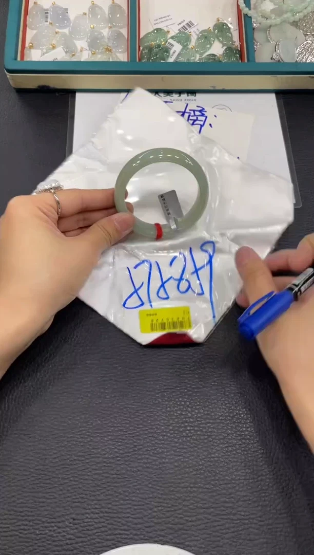 【闪购商品】翡翠手镯未镶嵌手镯