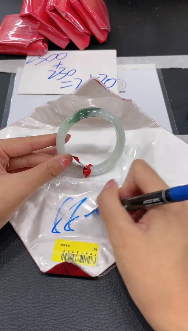 【闪购商品】翡翠手镯未镶嵌手镯