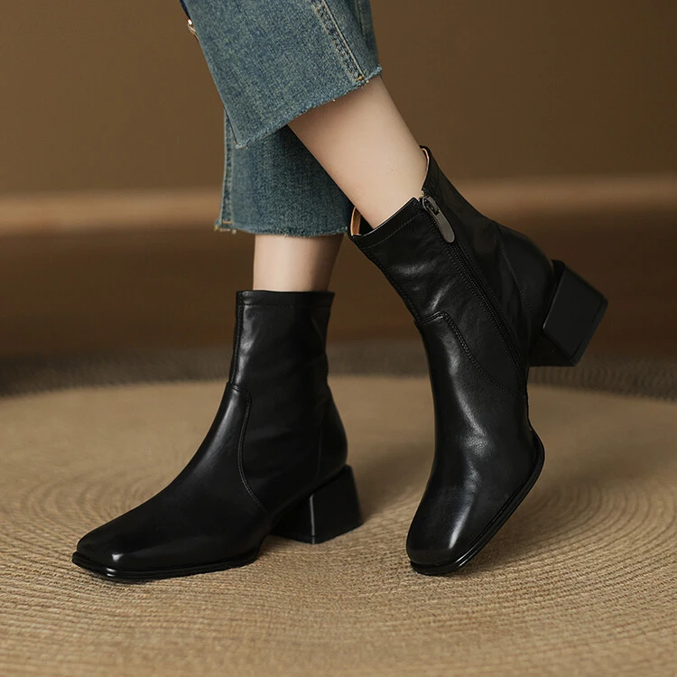 【跟高4.5公分】【尺码33-40】新款真皮马丁靴百搭方头粗跟软面短筒靴