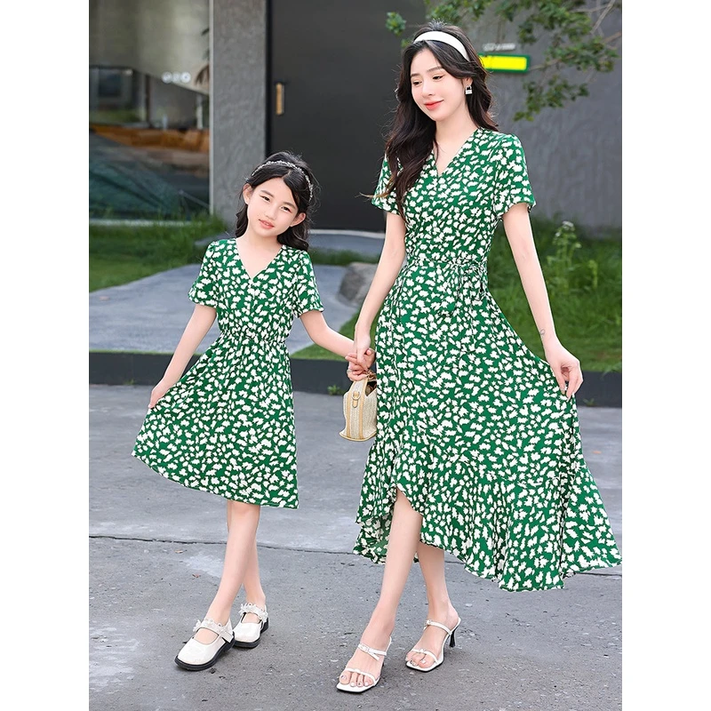 高端母女装连衣裙夏装2023新款洋气网红亲子装长裙气质仙女沙滩裙