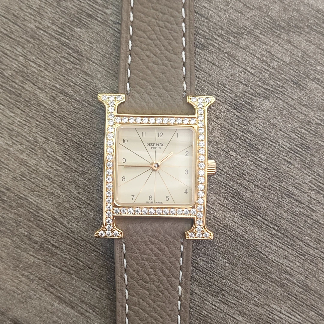 95新 Hermes/爱马仕 21*30盘 爱马仕 后镶钻名表时尚石英女士腕表