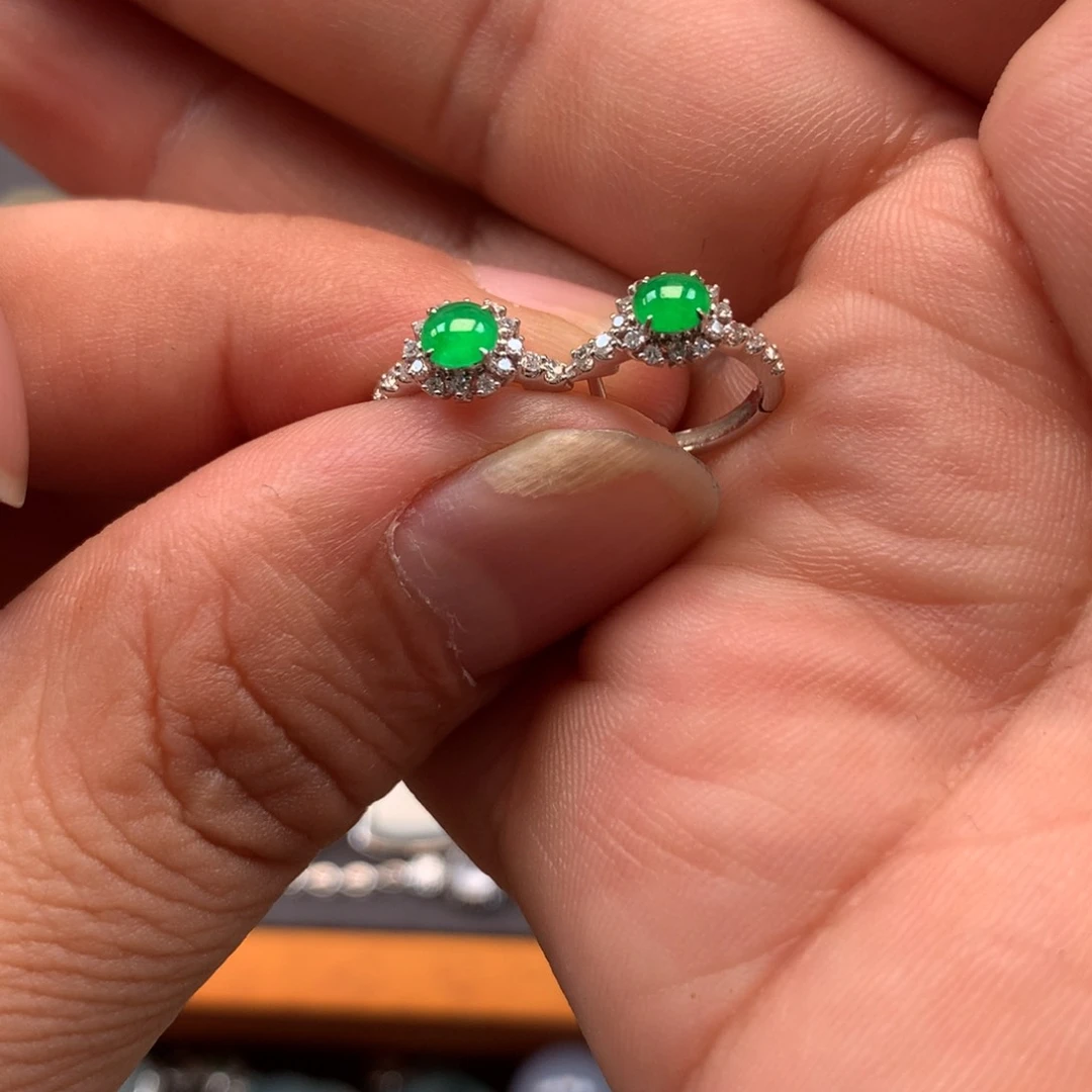 翡翠耳环18K金镶嵌绿蛋