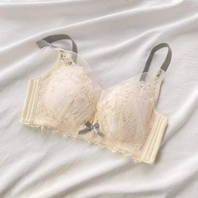 内衣秋季小胸聚拢收副乳女生胸罩大胸显小无钢圈无痕文胸薄款美背