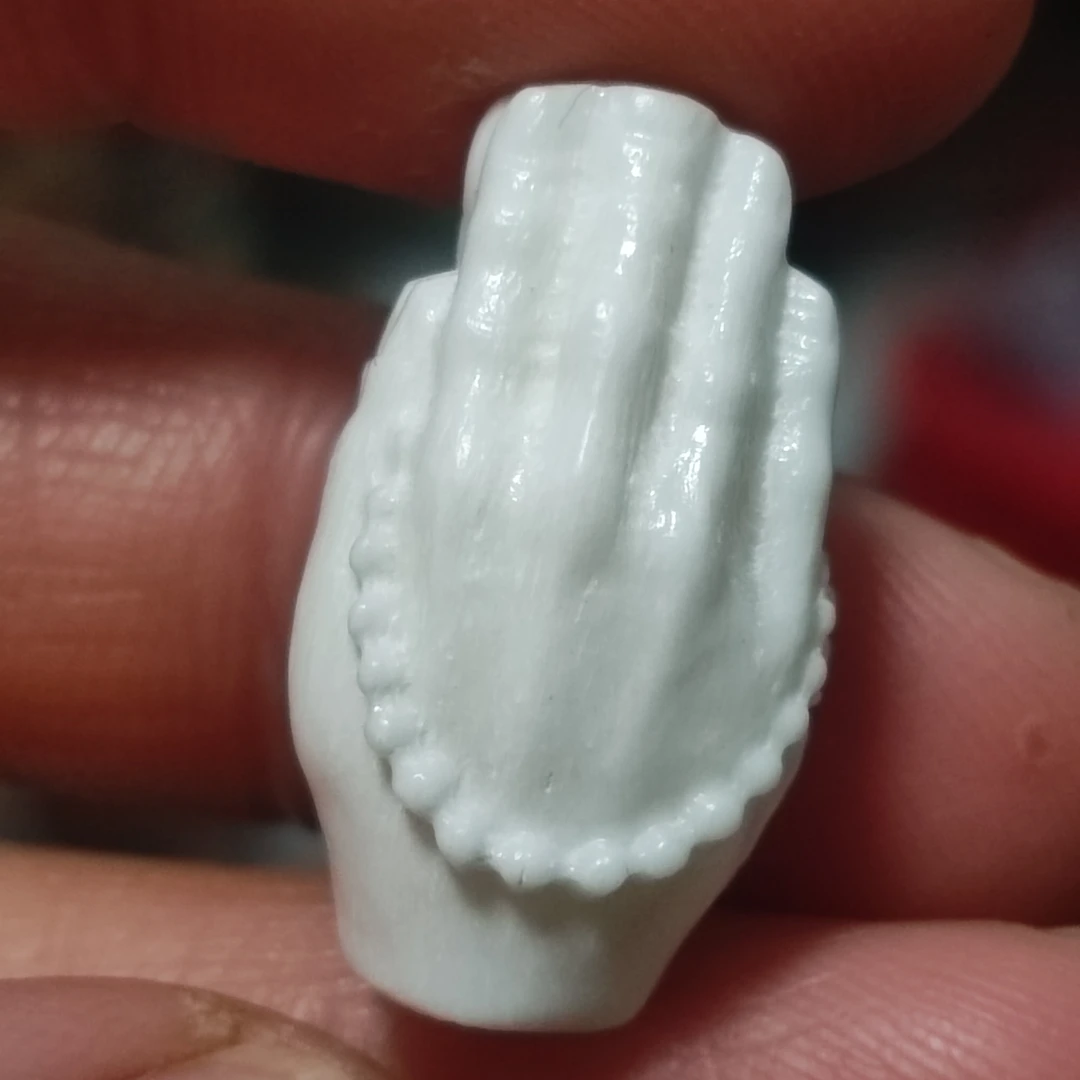 鹿角佛手 尺寸高约2.5厘米，宽约1.4厘米