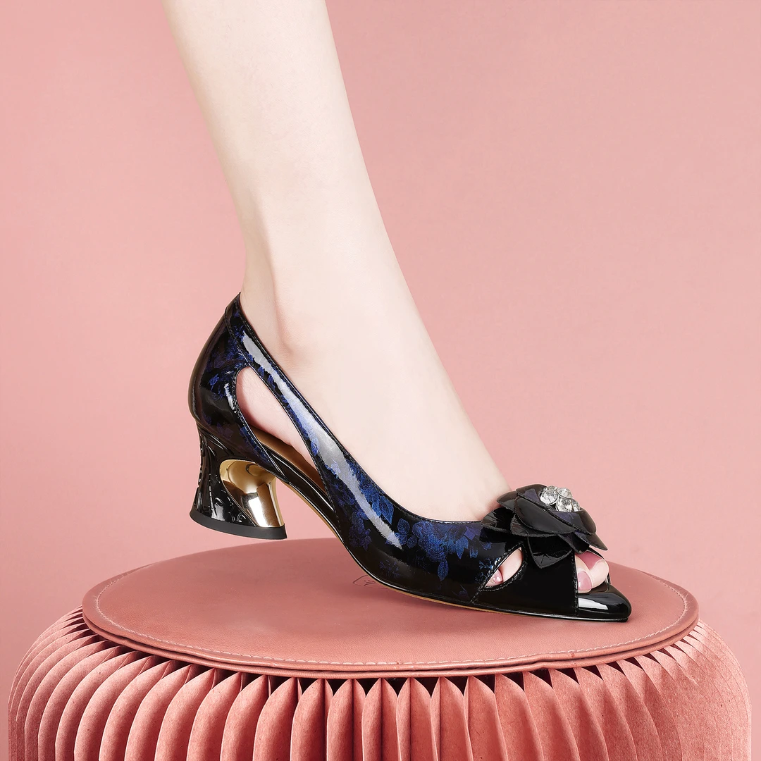 梵芮诗2024春夏新款尖头钻饰潮流气质穿搭粗跟鱼嘴女士凉鞋-J1019