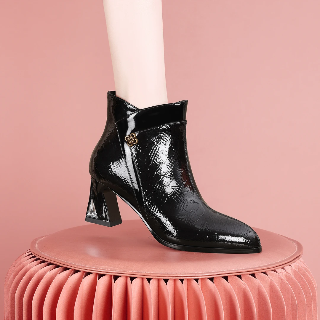 梵芮诗2024年新款秋冬加绒保暖花朵装饰时尚粗跟女短靴-J1071