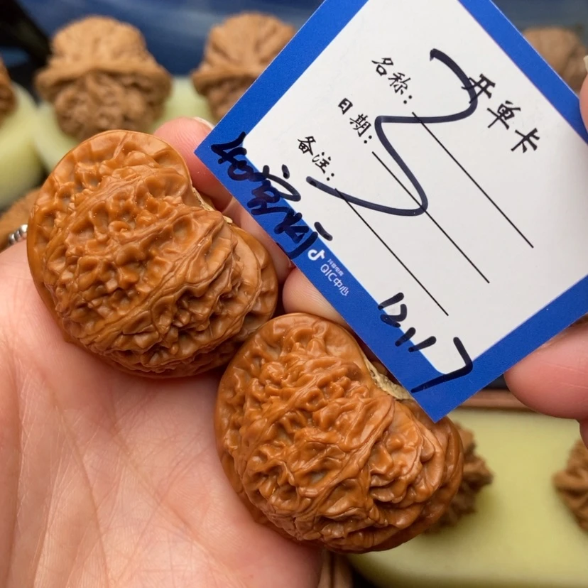 【闪购商品】文玩核桃把件3号40宫灯