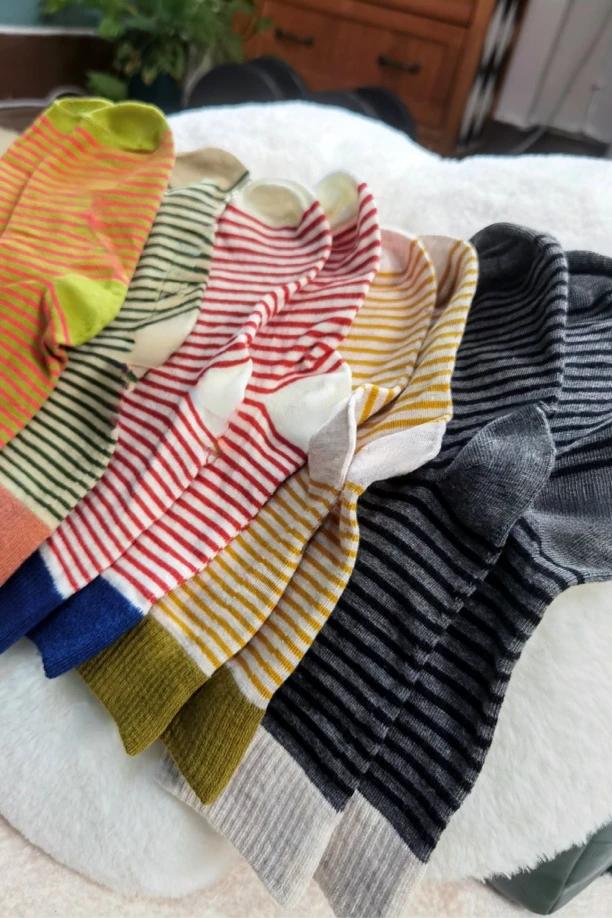 彩色条纹女中筒袜日系ins潮学生运动鞋雪地靴博肯搭配热卖5色穿搭