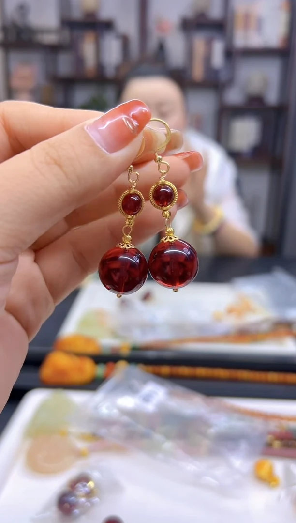 【闪购商品】血珀耳饰14K金镶嵌耳坠E471