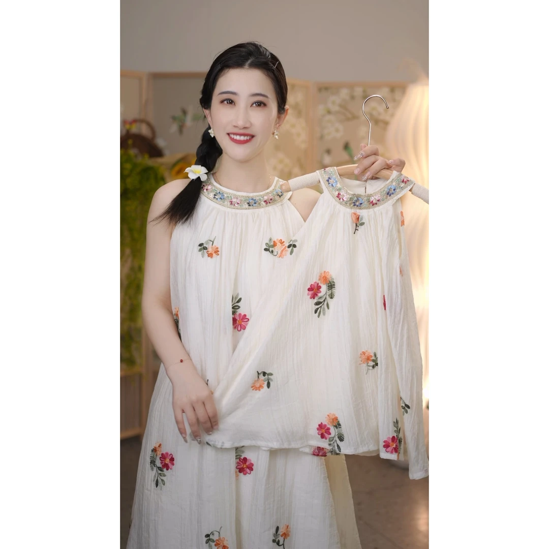 现货【款号501】亲子装 AC499女童夏季连衣裙刺绣连衣裙