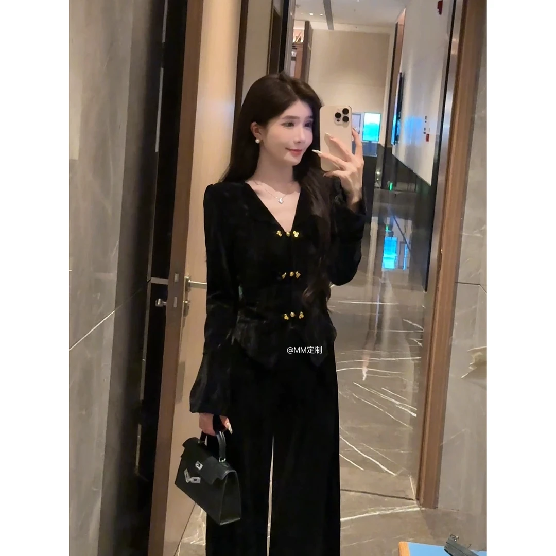 【有钱有闲】2024新款冬季气质干练黑色轻熟风显瘦时尚上衣A226