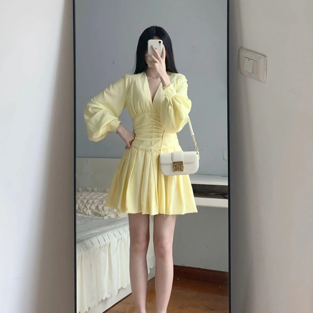 5292法式甜美黄色连衣裙子女秋冬2024新款小个子气质修身百褶短裙