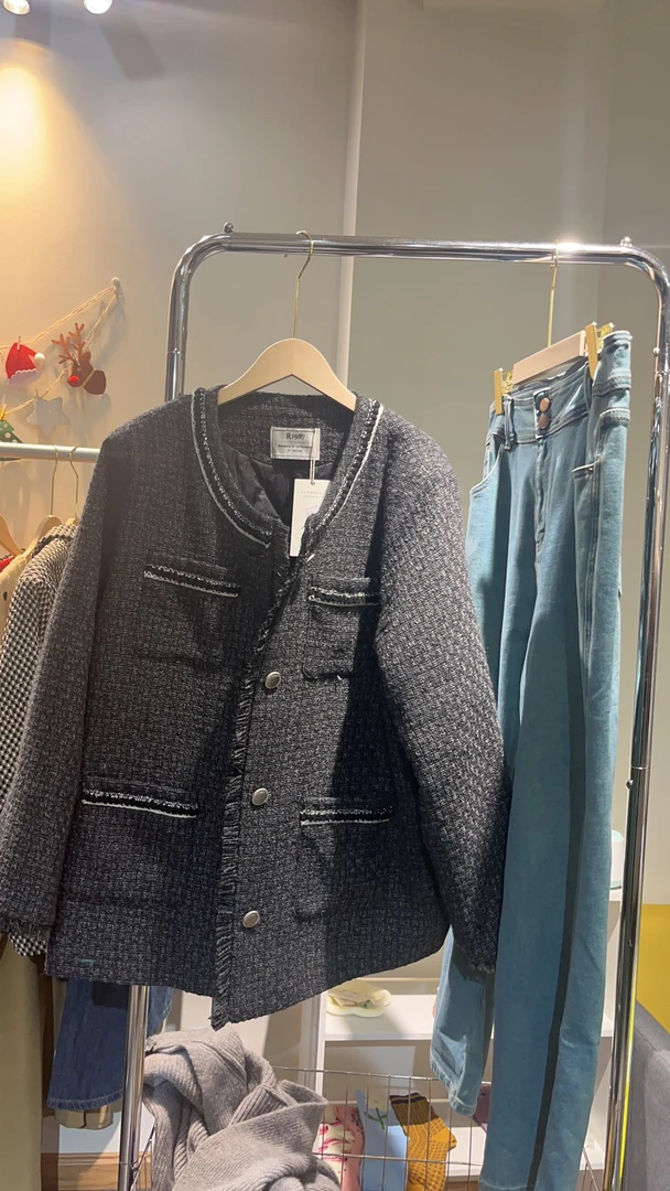 灰色气质小香风外套