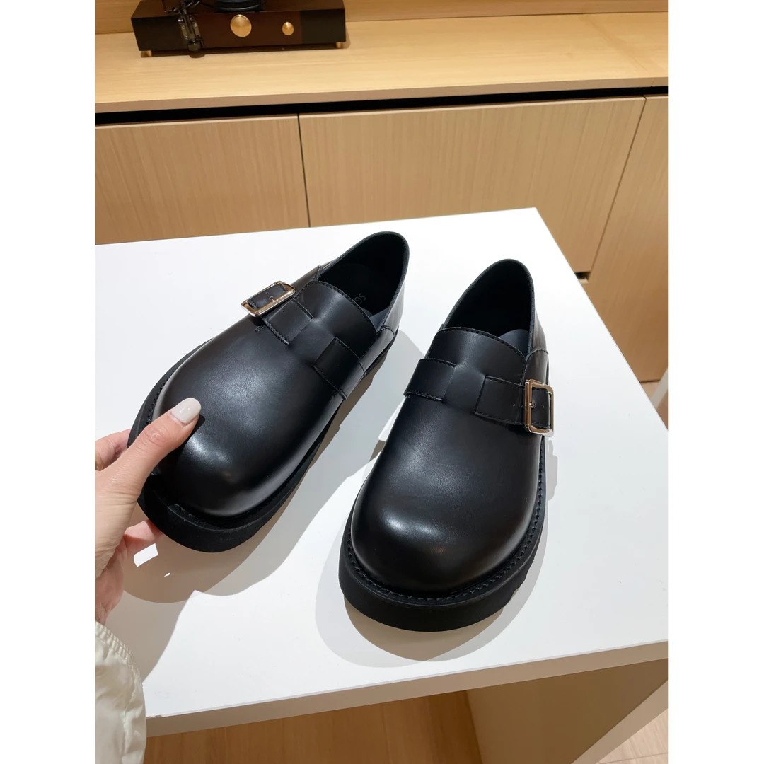 LY/月月不吃鱼 2024新款 时尚百搭厚底女士攀扣休闲鞋 2401B108