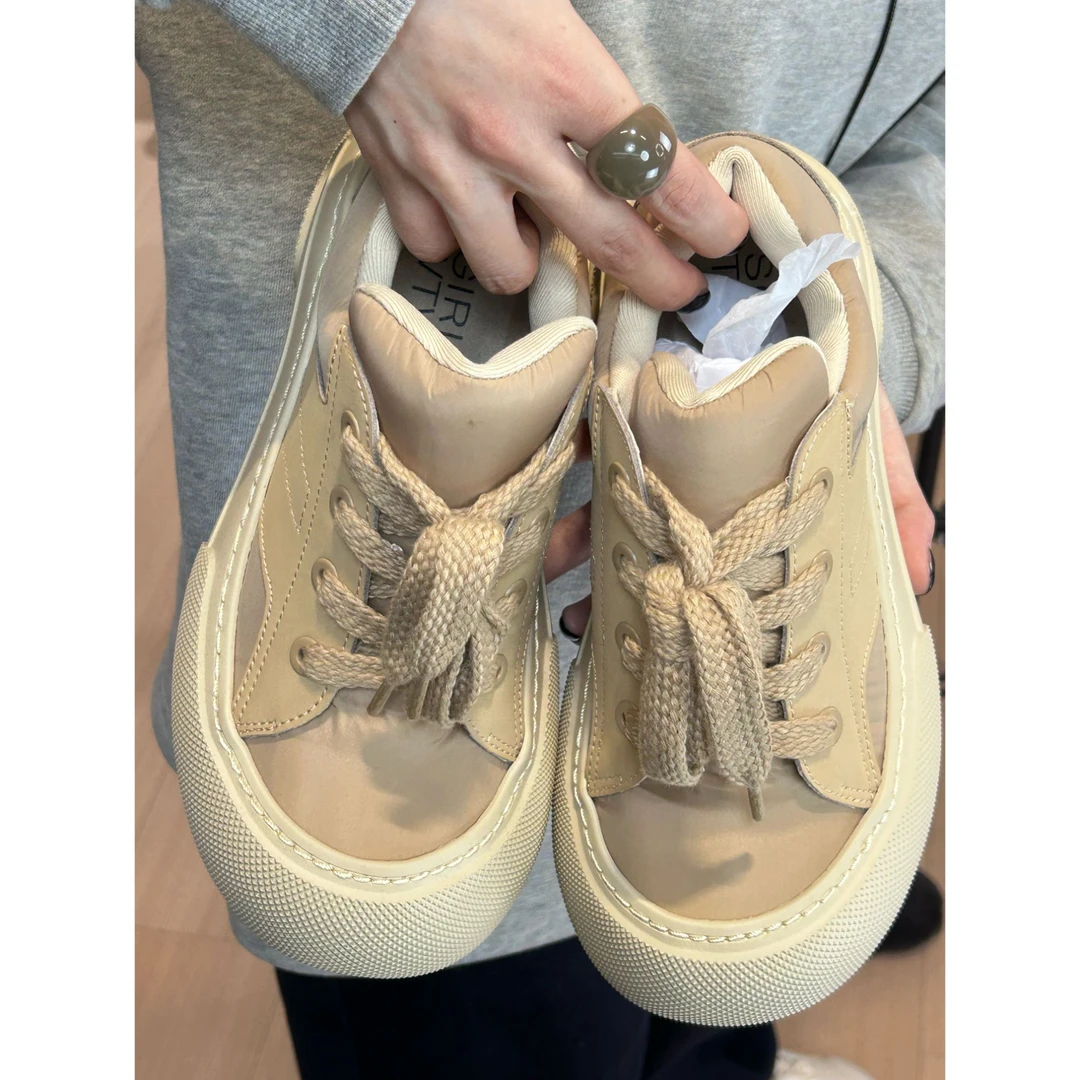 月月不吃鱼YUEYUE 分享简约百搭厚底休闲鞋 2411B5621