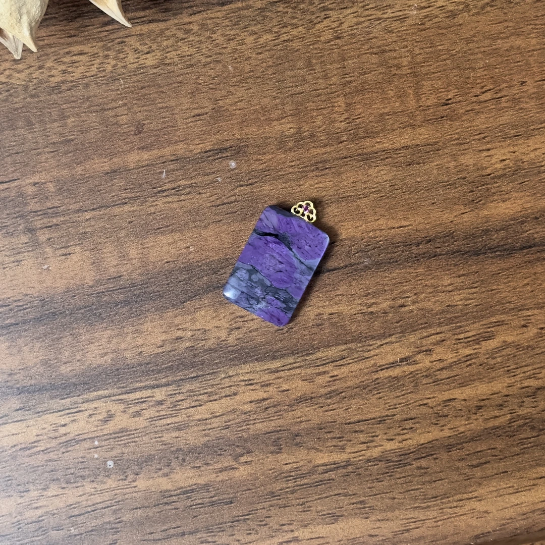 18K金舒俱来无事牌吊坠/多样性发/B558