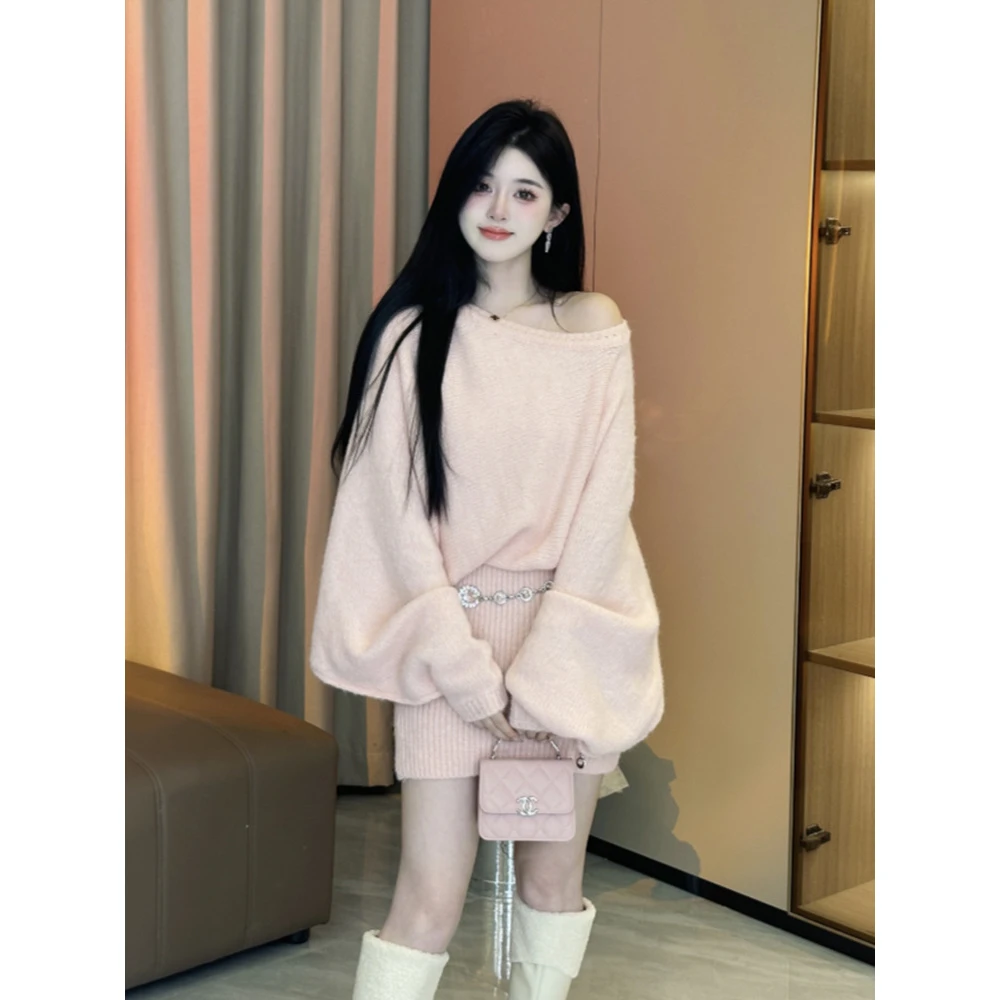 慵懒风露肩蝙蝠袖针织连衣短裙女秋冬新款宽松甜辣纯欲包臀毛衣裙