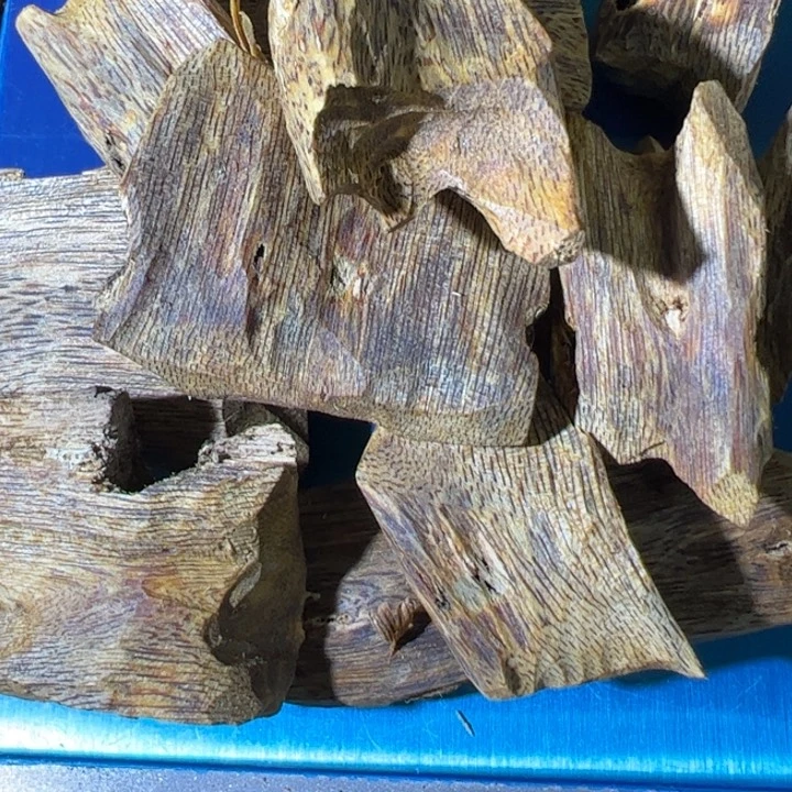 沉香手把件@***说海南乌身圆叶块料