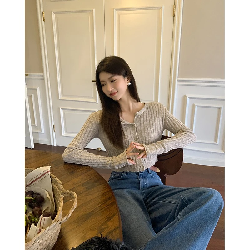 ADA MISS秋2023新款时髦轻薄纸片人长袖修身中长款针织开衫外套女