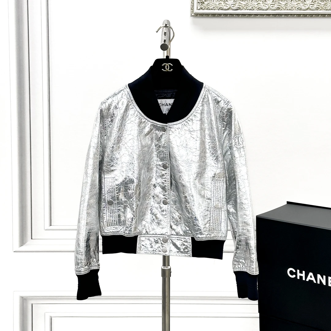 99新 Chanel/香奈儿  38码 银色 拼黑色滚边 皮面外套