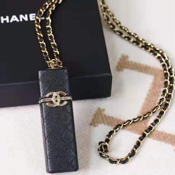99新 Chanel/香奈儿 黑色 金扣 荔枝纹 口红包、项链