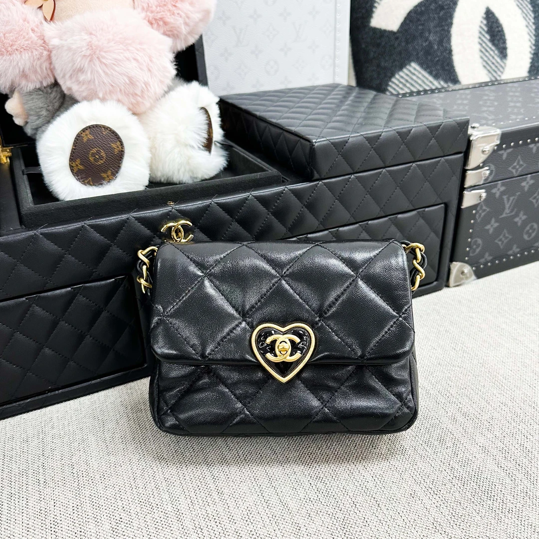 99新 Chanel/香奈儿 黑色 菱格纹 爱心扣 链条包