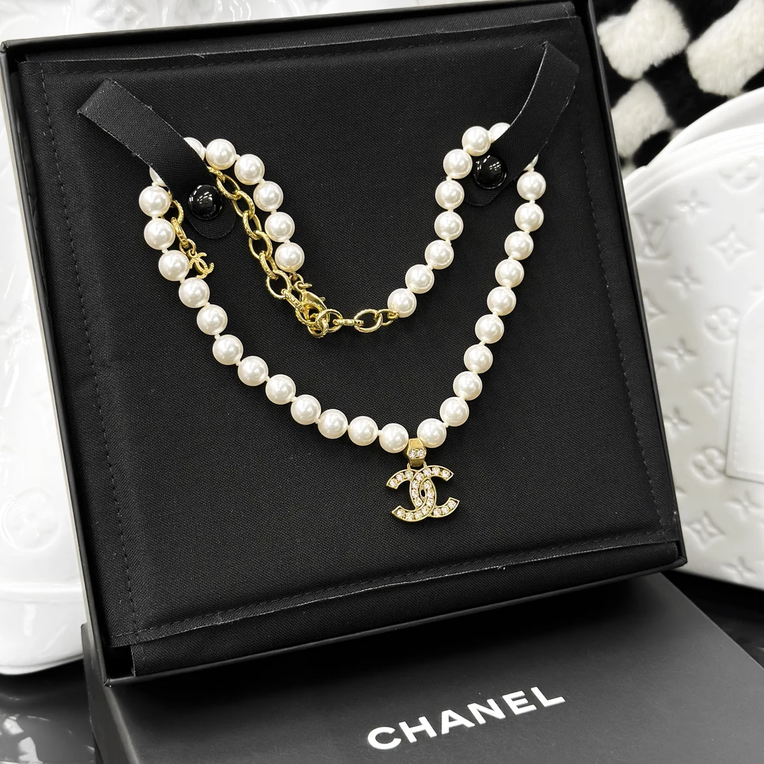 99新 Chanel/香奈儿 21C白色珍珠拼金色双C镶钻项链