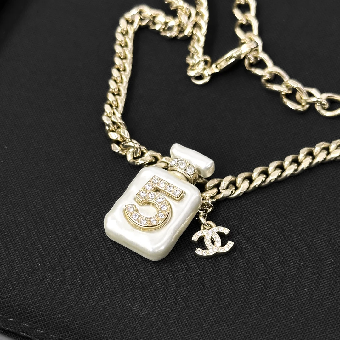 99新 Chanel/香奈儿 22S白色数字5镶钻 项链