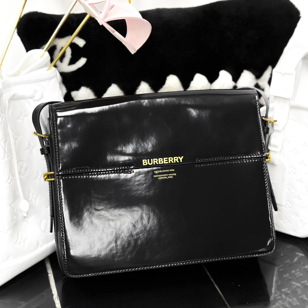 99新 BURBERRY/博柏利 黑色 漆皮 单肩包