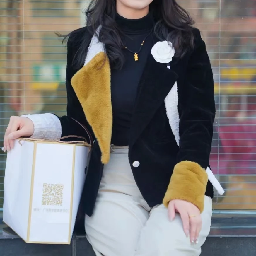 99新 Chanel/香奈儿 36码 城堡系列黑色拼白色山茶花毛领外套