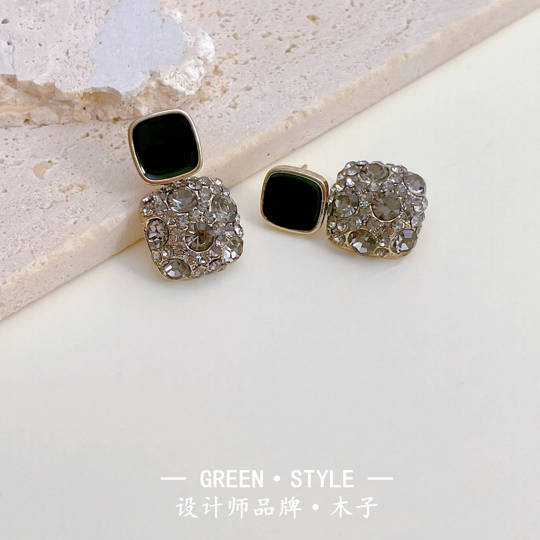 铜合金耳饰 【黑凤梨耳钉】秋冬时尚百搭设计师简约个性耳饰-A01