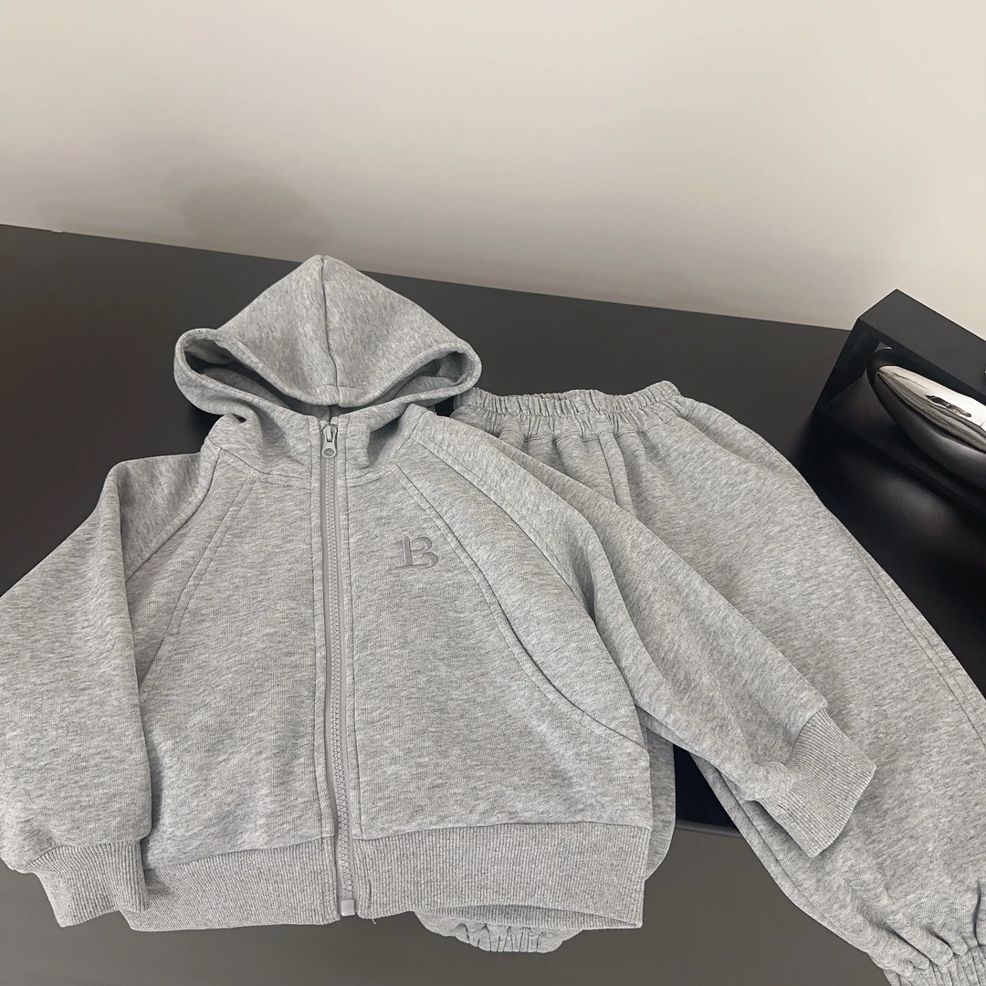 【两个小盆友】2024秋冬儿童韩版纯色宽松连帽卫衣加绒休闲套装7119