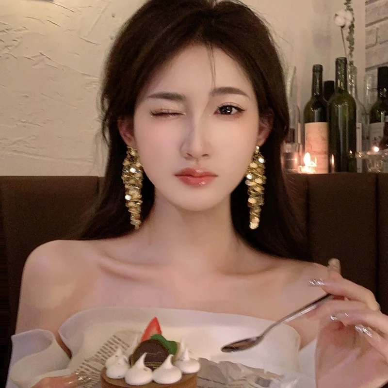 小众设计高级感金属亮片流苏耳环女轻奢时尚百搭2023年新款潮耳饰