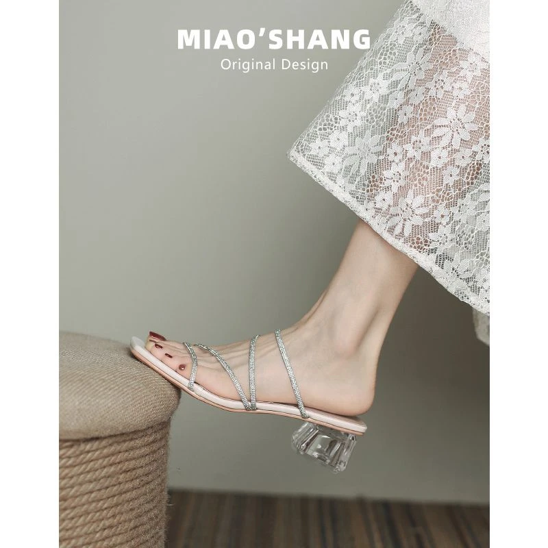 真皮夏季新款水钻粗跟拖鞋女外穿时尚中跟一字带女士时装凉鞋女