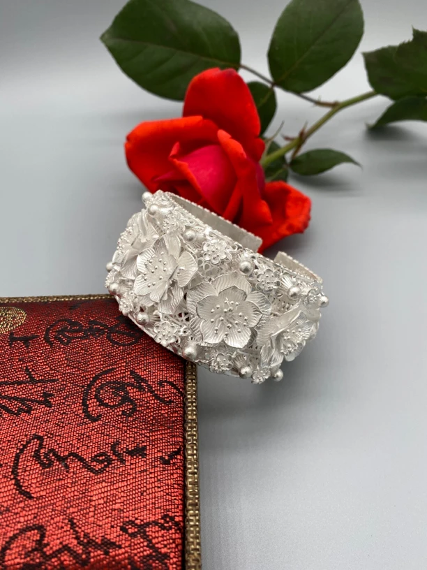 足银手镯 纯手工拉丝工艺花开富贵款足银宽面手镯