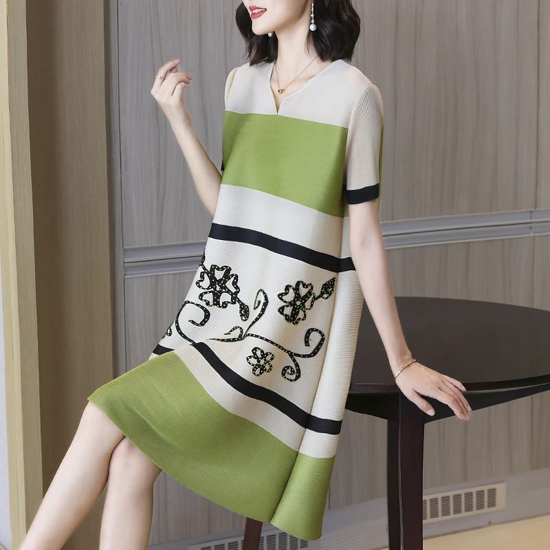 重工盘花烫钻撞色褶皱夏装2023年宽松大码女装连衣裙DCA818