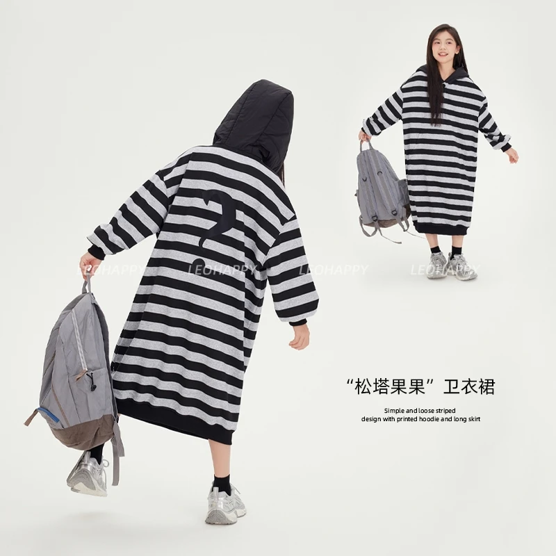【松塔果果】韩版休闲简约宽松条纹设计感印花连帽卫衣长裙